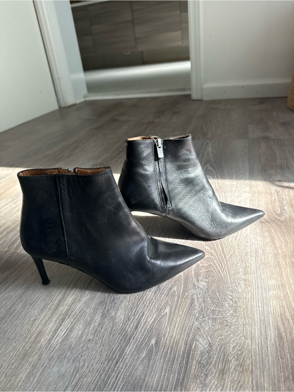 & Other Stories Black Pointed Leather Ankle Booties with Kitten Heel